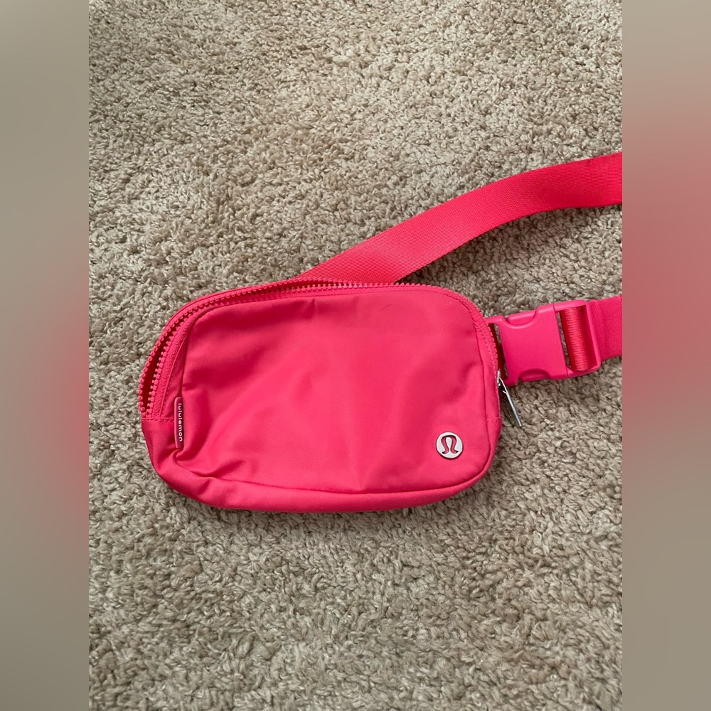 Lululemon everywhere belt bag 1L in lipgloss